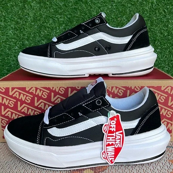 Vans WMNS Oid Skool Over
Black/White
VN0A7Q5EBA2
Sneakers Platforms - Picture 2 of 16